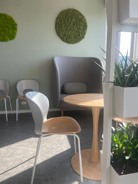 Anne Berg Indretning, venteværelse, sundhedens hus, før og efter, annebergindretning.dk