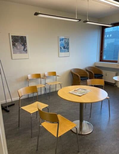 Anne Berg Indretning, venteværelse, sundhedens hus, før og efter, annebergindretning.dk