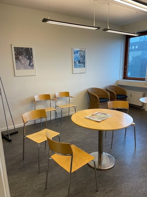 Anne Berg Indretning, venteværelse, sundhedens hus, før og efter, annebergindretning.dk